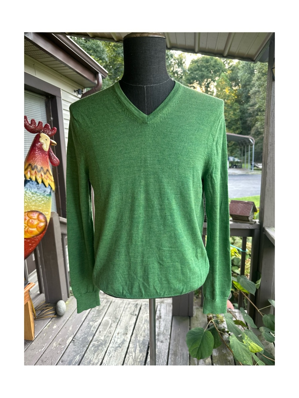 Express Men’s Extra Fine Merino Wool V-Neck Sweater Modern Fit Green Size Medium